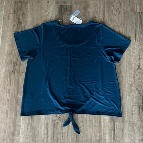 3 for $30. Women’s top - Picture 2 of 2